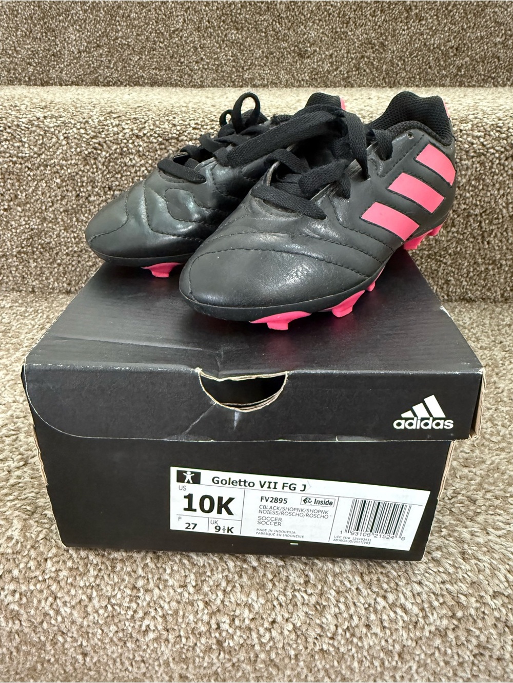 Soccer Shoes Kids Girls Size 10 with box